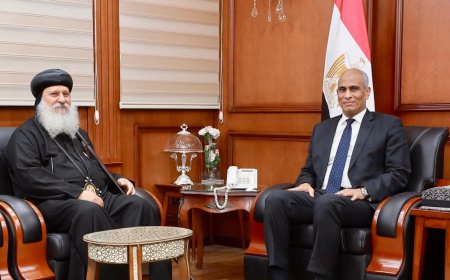 محافظ كفرالشيخ يتلقى التهنئة من وفد الكنيسة برئاسة نيافة الأنبا ماركوس لثقة رئيس الجمهورية
