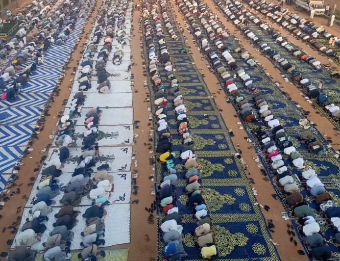 ساحات الصلاة بمراكز الشباب والأندية فى كفر الشيخ تستقبل آلاف المصلين لأداء صلاة عيد الفطر