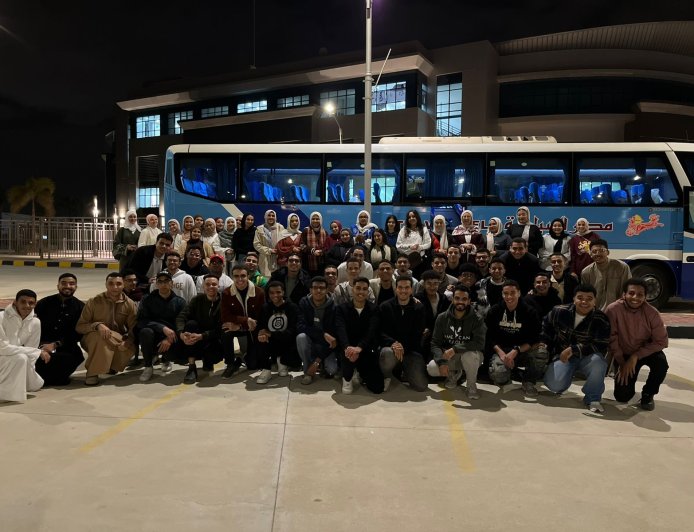 الرئيس يؤدي صلاة العيد بمسجد الفتاح العليم و(YLY) ضمن الحضور