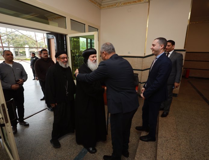  محافظ كفرالشيخ يستقبل وفد الكنيسة للتهنئة بعيد الفطر المبارك