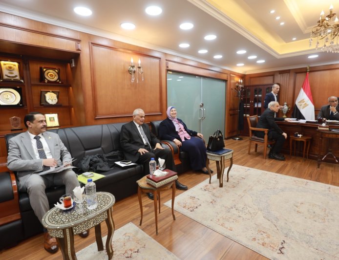 محافظ كفرالشيخ يناقش عدد من الملفات الخدمية والتنموية ومشاكل الدوائر مع  أعضاء مجلسي النواب والشيوخ