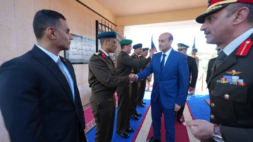 محافظ أسيوط يشارك في مراسم وضع إكليلًا من الزهور على النصب التذكاري لشهداء المنطقة الجنوبية العسكرية في يوم الشهيد