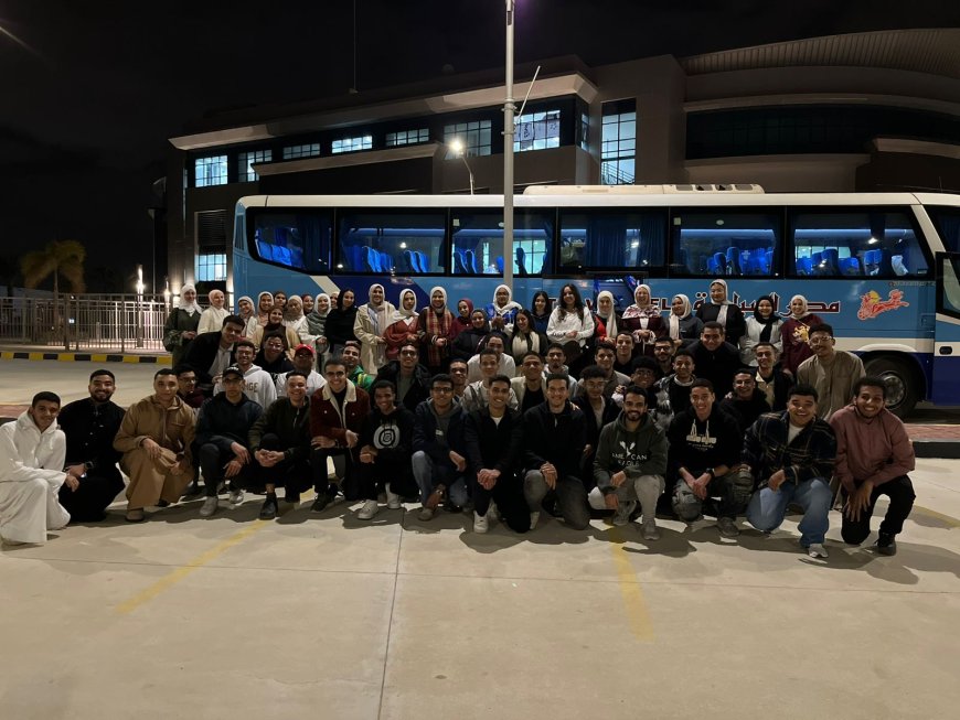 الرئيس يؤدي صلاة العيد بمسجد الفتاح العليم و(YLY) ضمن الحضور