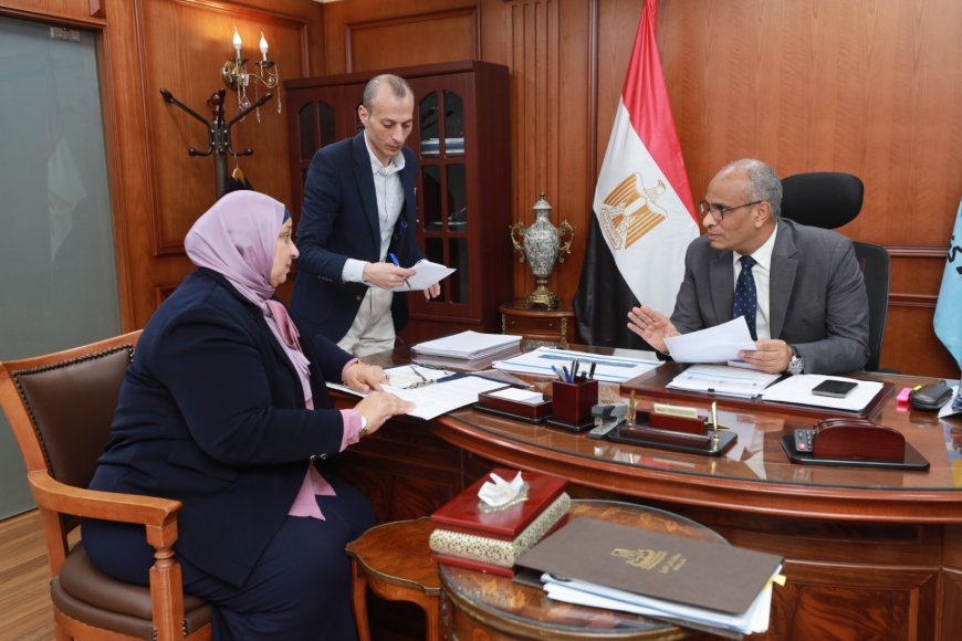 محافظ كفرالشيخ يناقش عدد من الملفات الخدمية والتنموية ومشاكل الدوائر مع  أعضاء مجلسي النواب والشيوخ
