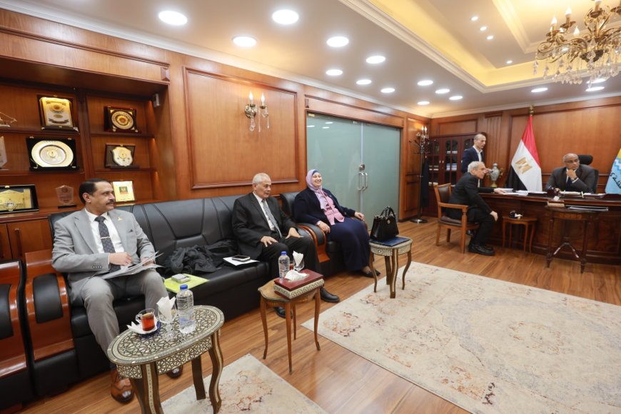 محافظ كفرالشيخ يناقش عدد من الملفات الخدمية والتنموية ومشاكل الدوائر مع  أعضاء مجلسي النواب والشيوخ