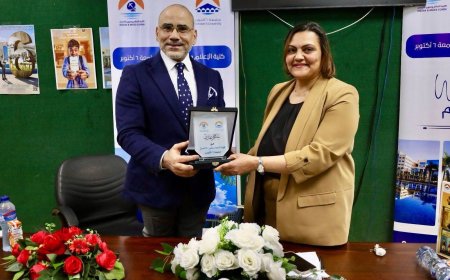 فنان الكاريكاتير الكبير عمرو فهمي يفتتح معرض الكوميكس الأول لكلية إعلام جامعة ٦ أكتوبر 