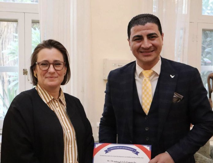 بحضور نائب السفير البريطاني.. تكريم محمد النويشي بالقاهرة بعد عام من التأهيل السياسي المكثف