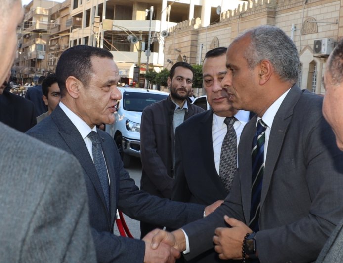 محافظ كفرالشيخ يقدم واجب العزاء في وفاة نائب رئيس محكمة النقض