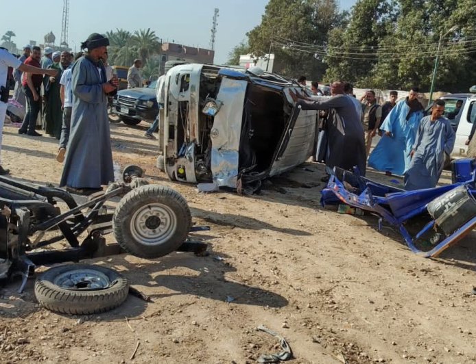 حادث مروع بطريق أسيوط الزراعي يسفر عن جثتين و 12 مصاب
