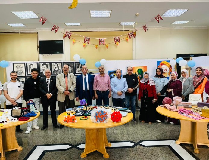 في إطار حرص جامعة كفر الشيخ على دعم الأنشطة الطلابية وتنمية روح الابتكار والإبداع، وتحت رعاية الدكتور