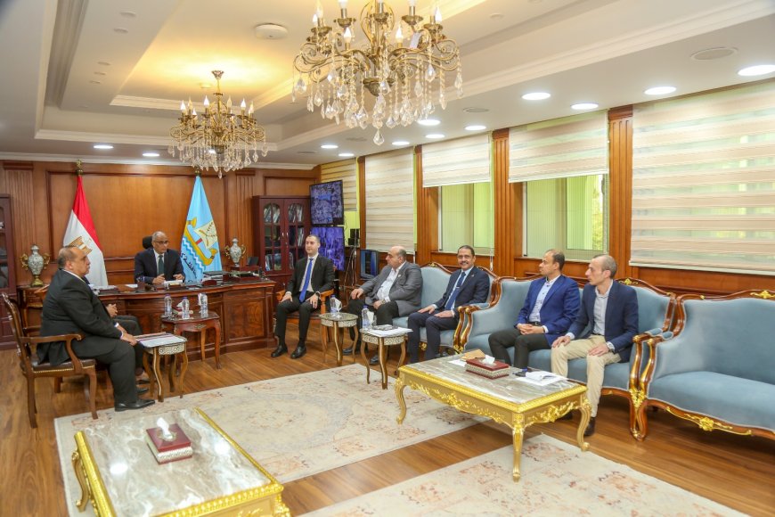 محافظ كفرالشيخ يناقش عدد من الملفات الخدمية والتنموية ومشاكل الدوائر مع أعضاء مجلسي النواب والشيوخ