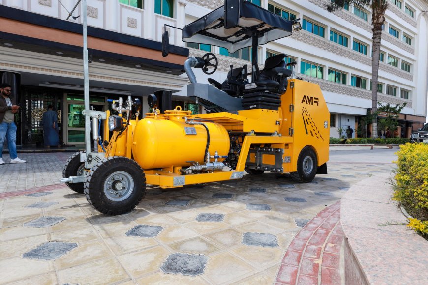 لأول مرة في تاريخ كفرالشيخ.. «المحافظ» يعلن امتلاك أحدث ماكينة لتخطيط الطرق بتكنولوجيا متطورة لتعزيز السلامة المرورية