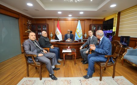 محافظ كفرالشيخ يبحث مع مستشارى النيابة الإدارية تعزيز الانضباط الإداري وتكامل العمل مع المحليات