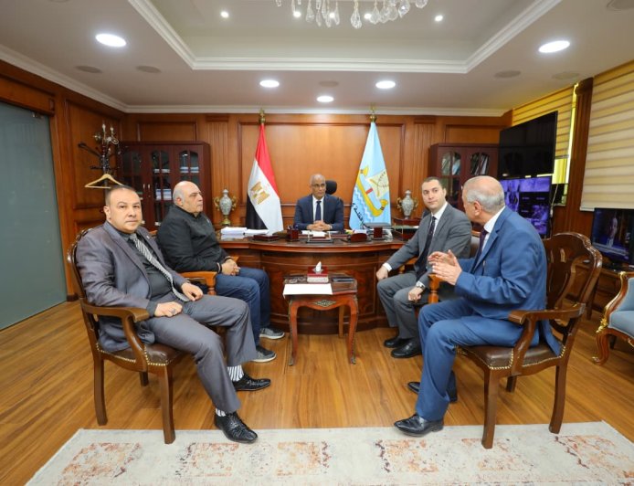 محافظ كفرالشيخ يبحث مع مستشارى النيابة الإدارية تعزيز الانضباط الإداري وتكامل العمل مع المحليات