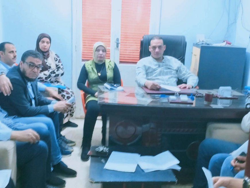 مدير مستشفي الرياض و نائبه يجتمعان مع الفرق الطبية و رؤساء الاقسام  لمناقشة أبرز التحديات والسلبيات ووضع حلول عملية وسريعة للتعامل معها