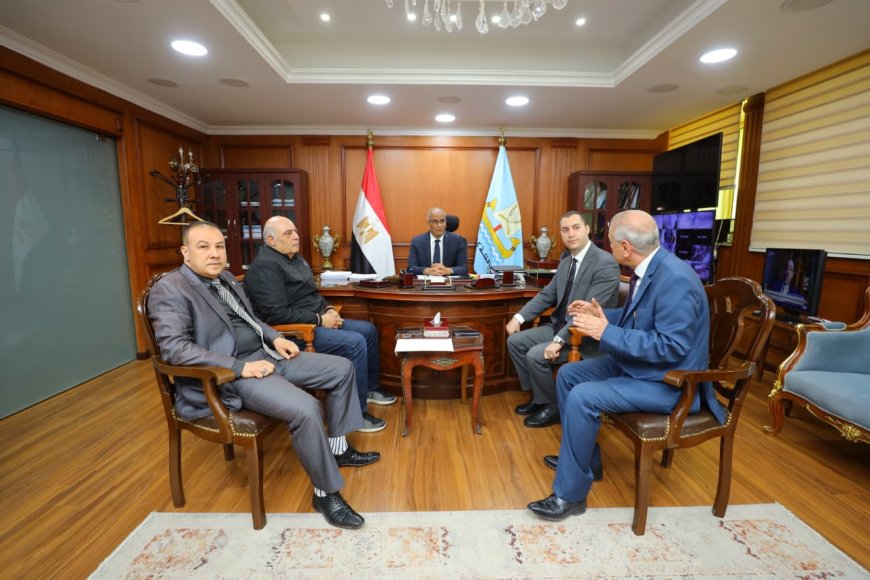 محافظ كفرالشيخ يبحث مع مستشارى النيابة الإدارية تعزيز الانضباط الإداري وتكامل العمل مع المحليات
